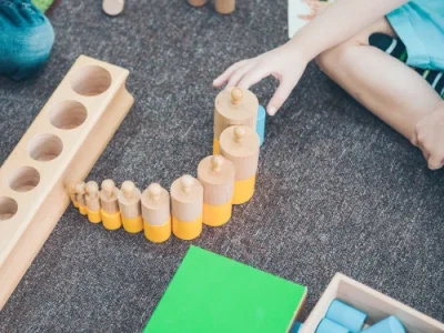 Qué juguetes Montessori regalar a niños de 5 años